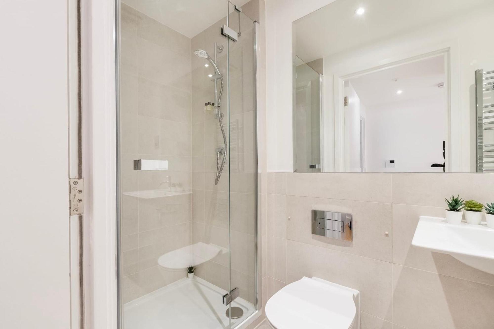 Fitzrovia & Soho - 2Br With Balcony - Cityapartmentstay London Exteriör bild